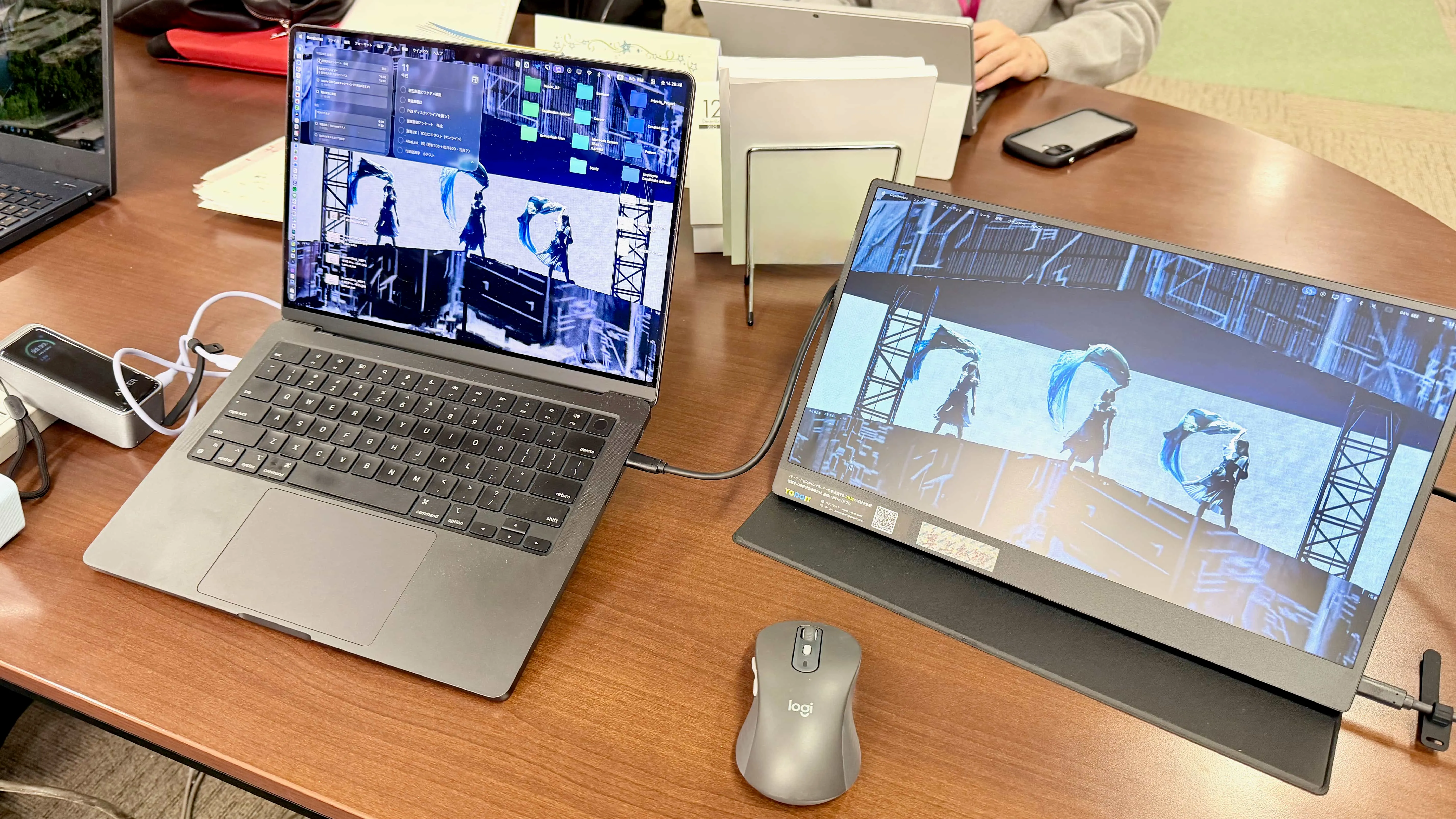 モバイルモニタを大学で使っている様子